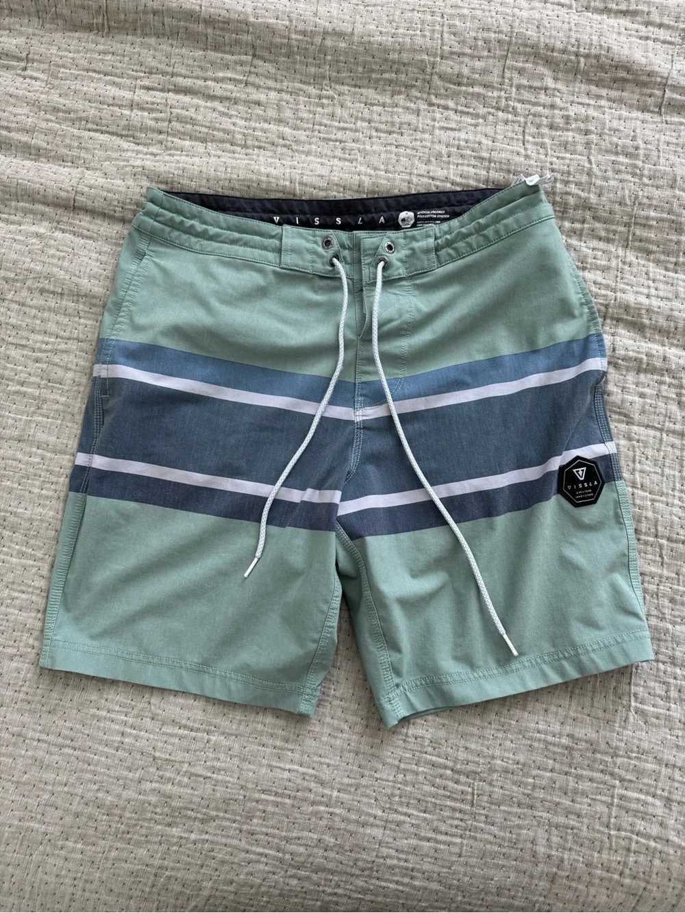 VISSLA Cheater Five Men’s 30 Waist Board Shorts